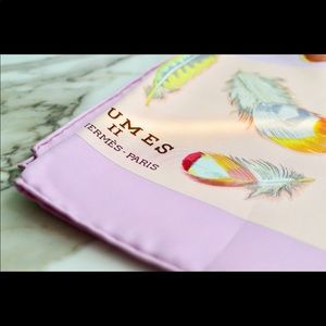 🔚SOLD 💯 Authentic Hermes women’s scarf 90